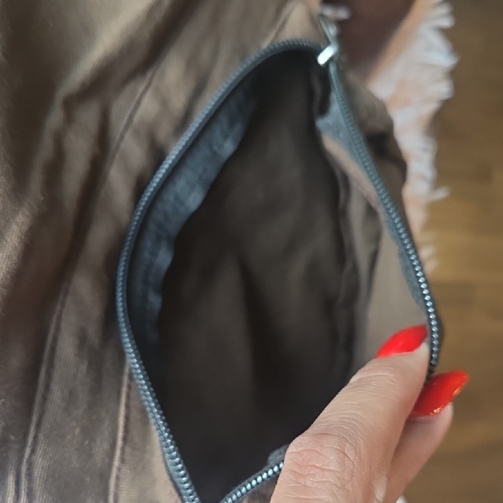 Brown Leaf-Shaped Crossbody Bag - Picture 3 of 5